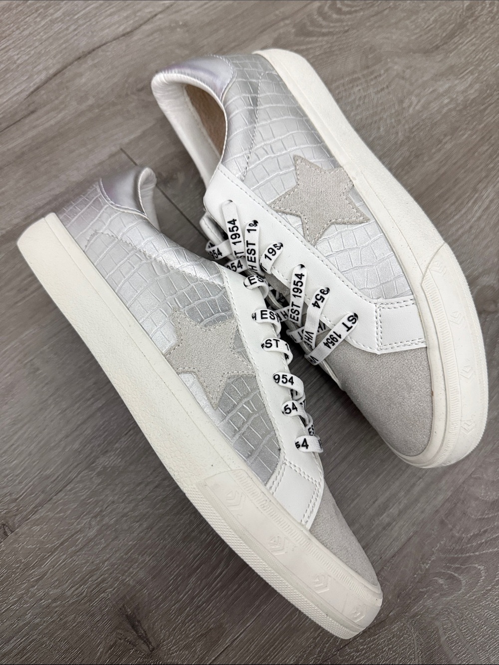 Vintage Havana Women’s Casual Sneakers, Size 8, NEW (white, silver)
